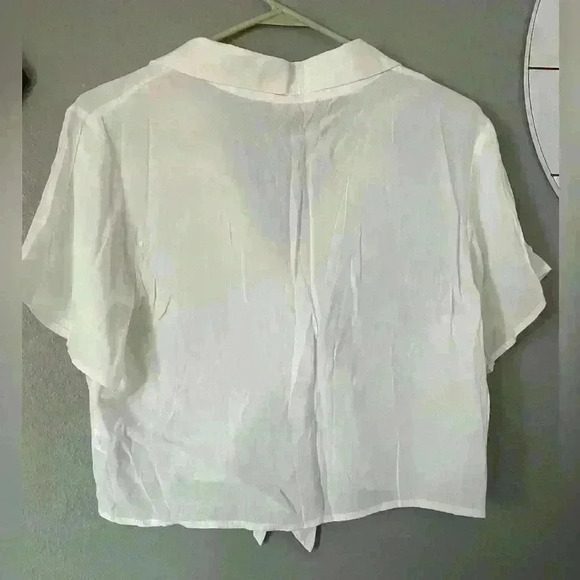 ❤️ Semi Sheer White Button & Tie in Front Collared Crop Medium - Picture 3 of 4